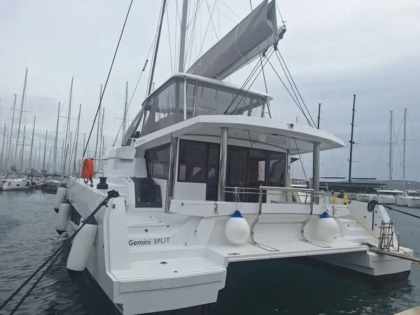 Bali 5.4 - Boatscribe.com