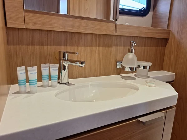 Bali 5.4 - Boatscribe.com