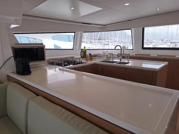 Bali 5.4 - Boatscribe.com