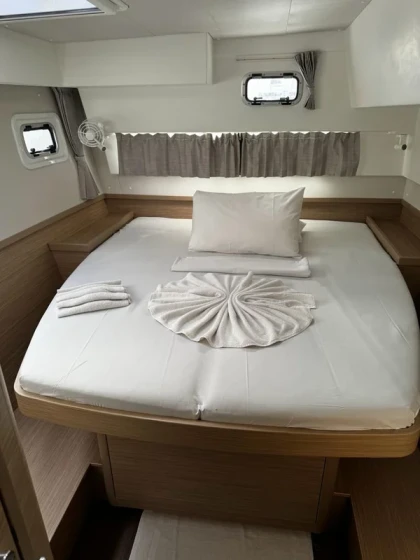 Lagoon 42 - Boatscribe.com