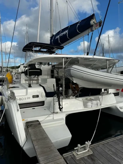 Lagoon 42 - Boatscribe.com