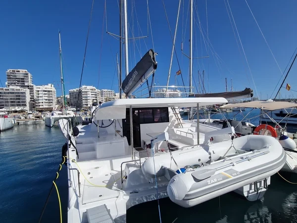 Aventura 37 - Boatscribe.com