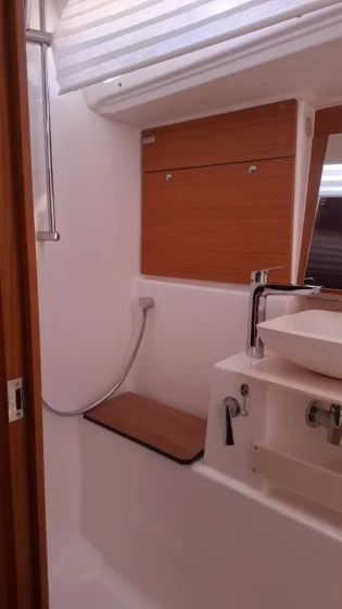 Dufour 430 - Boatscribe.com