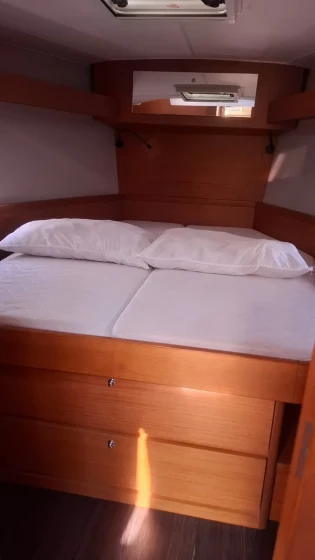 Dufour 430 - Boatscribe.com