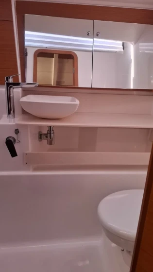 Dufour 430 - Boatscribe.com
