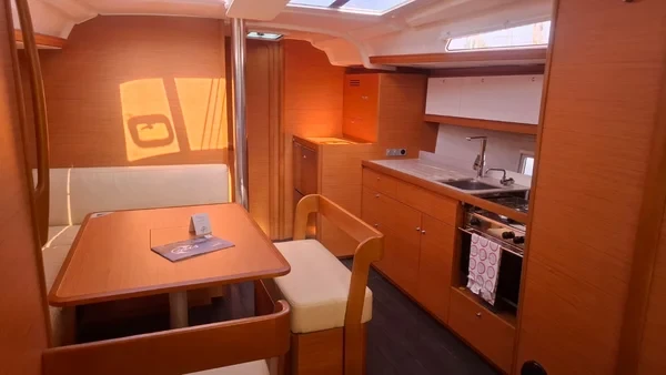 Dufour 430 - Boatscribe.com