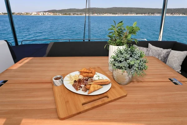 Lagoon 55 - Boatscribe.com