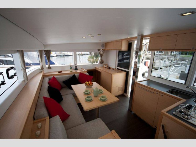 Lagoon 39 - Boatscribe.com