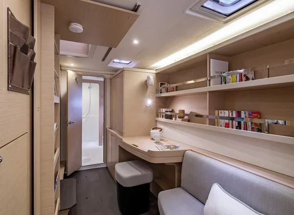 Lagoon 42 - Boatscribe.com