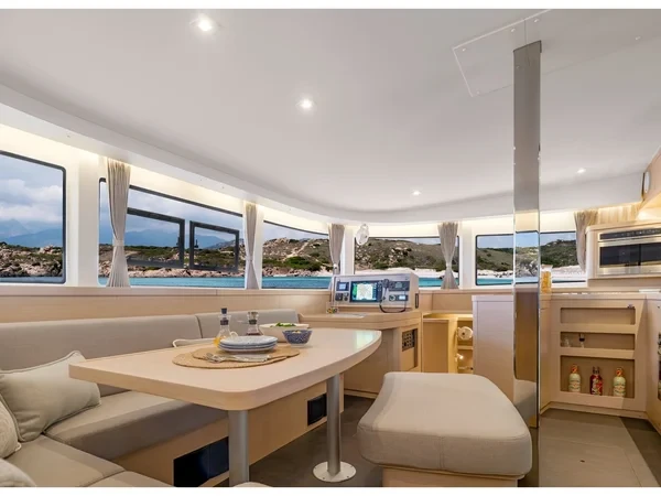 Lagoon 42 - Boatscribe.com