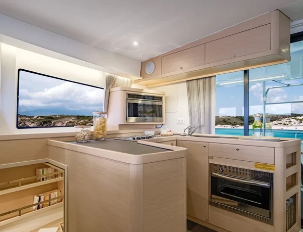 Lagoon 42 - Boatscribe.com