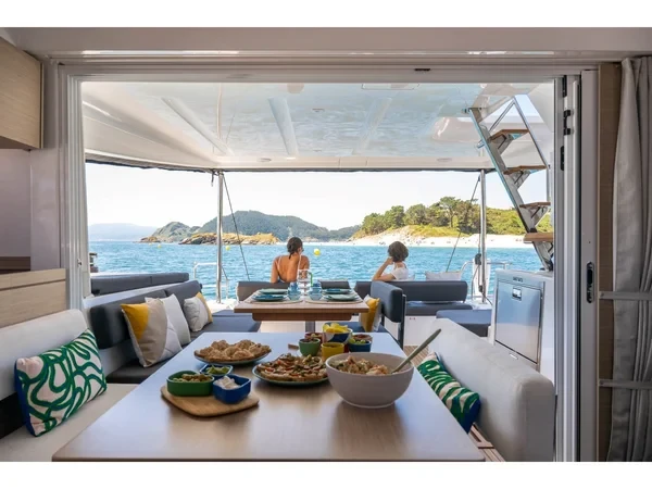 Lagoon 43 - Boatscribe.com