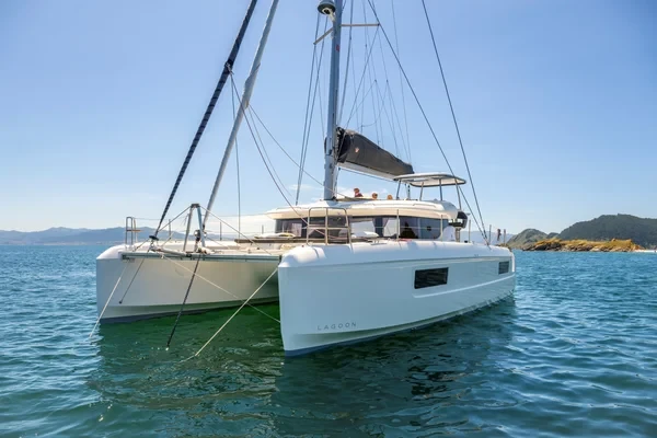 Lagoon 43 - Boatscribe.com