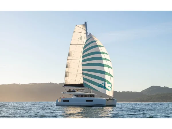 Lagoon 43 - Boatscribe.com
