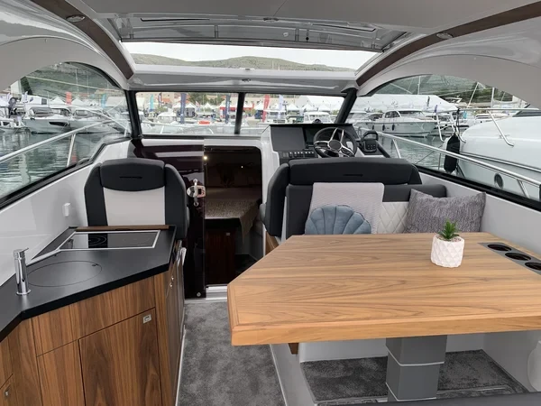 Grandezza 280C - Boatscribe.com