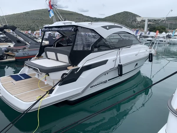 Grandezza 280C - Boatscribe.com