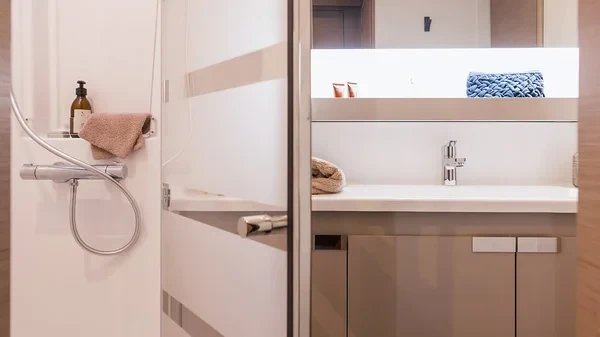 Aura 51 - Boatscribe.com