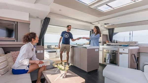 Aura 51 - Boatscribe.com