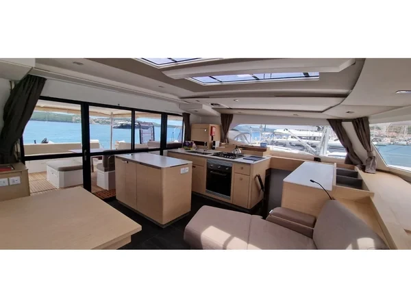 Aura 51 - Boatscribe.com