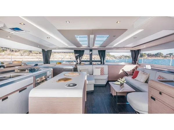 Aura 51 - Boatscribe.com