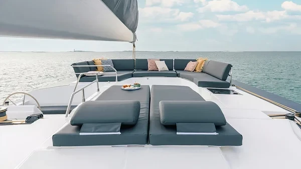 Aura 51 - Boatscribe.com