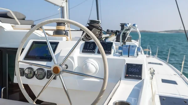 Aura 51 - Boatscribe.com