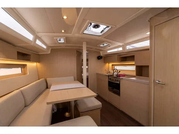 Oceanis 37.1 - Boatscribe.com