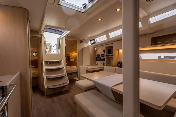 Oceanis 37.1 - Boatscribe.com