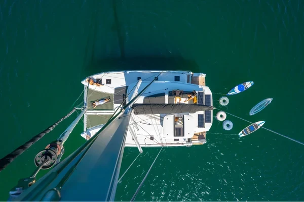 Lagoon 43 - Boatscribe.com