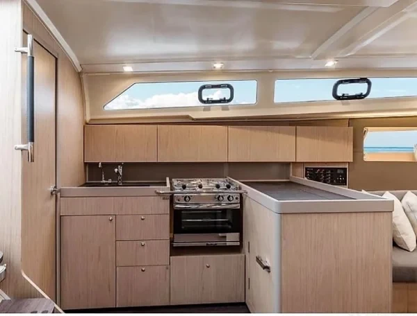 Oceanis 41.1 - Boatscribe.com