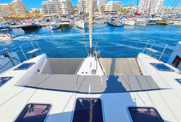 Lagoon 421 - Boatscribe.com