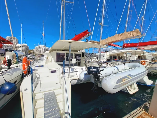 Lagoon 421 - Boatscribe.com