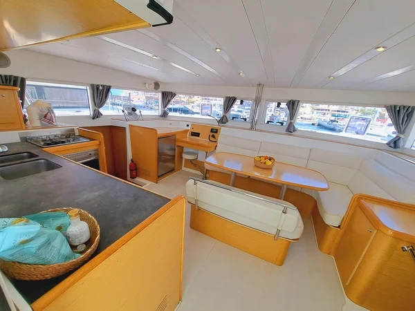 Lagoon 421 - Boatscribe.com