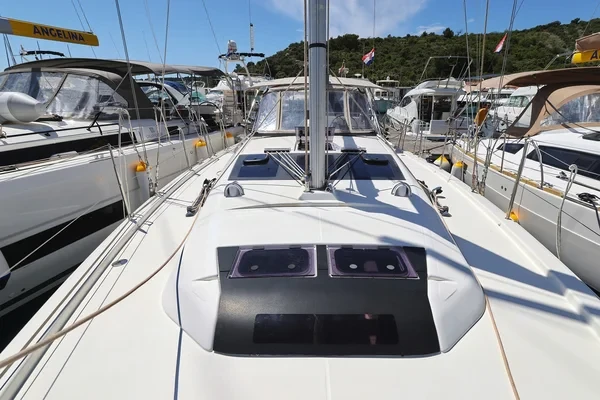 Dufour 390 - Boatscribe.com