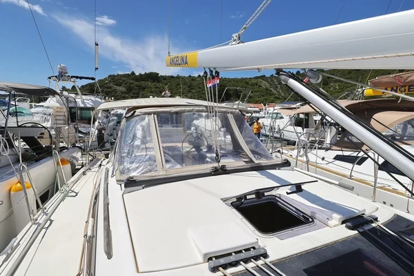 Dufour 390 - Boatscribe.com