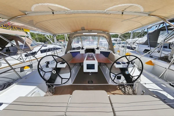 Dufour 390 - Boatscribe.com