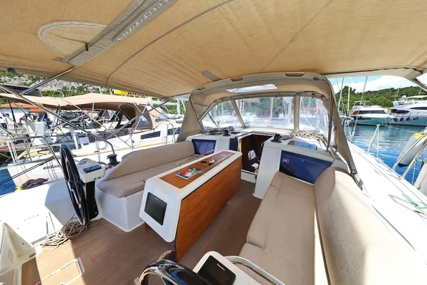 Dufour 390 - Boatscribe.com