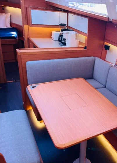 Dufour 430 - Boatscribe.com