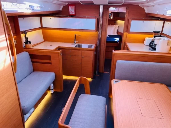 Dufour 430 - Boatscribe.com