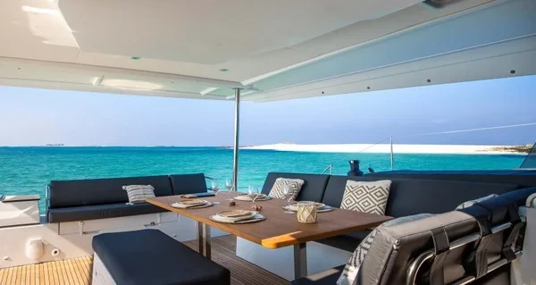 Aura 51 - Boatscribe.com