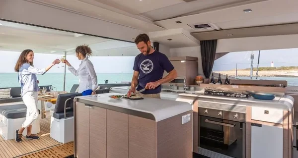 Aura 51 - Boatscribe.com