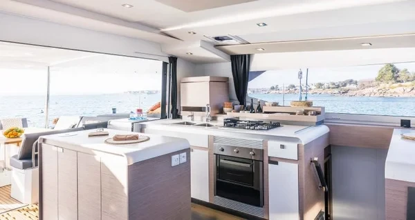 Aura 51 - Boatscribe.com