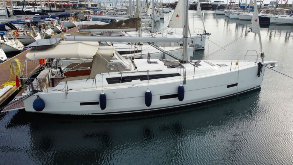 Dufour 430 - Boatscribe.com