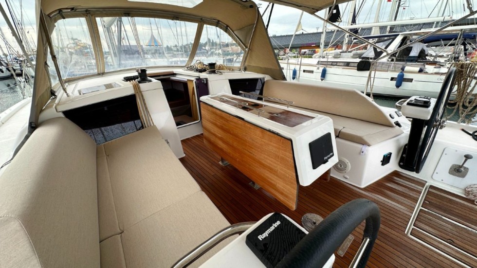 Dufour 430 - Boatscribe.com
