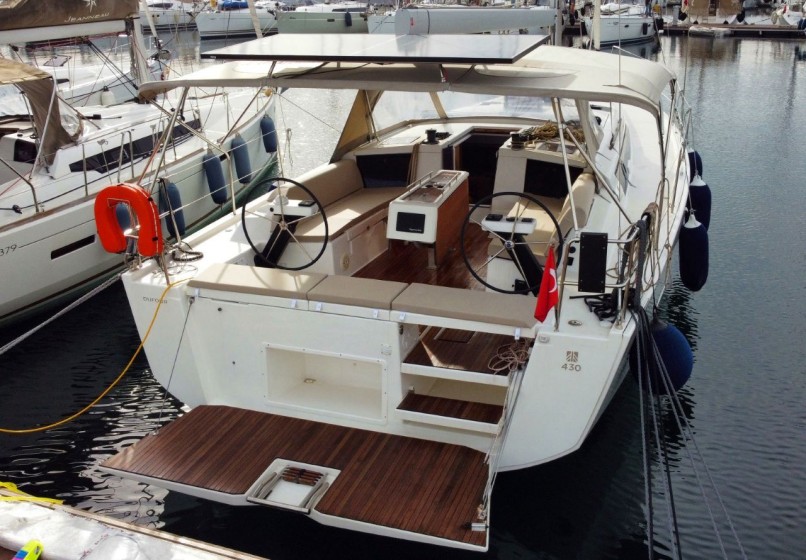 Dufour 430 - Boatscribe.com