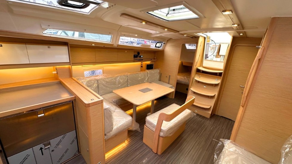 Dufour 430 - Boatscribe.com