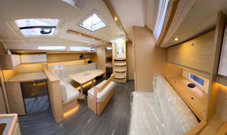 Dufour 430 - Boatscribe.com