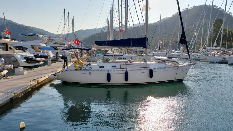 Dufour 36 Classic - Boatscribe.com