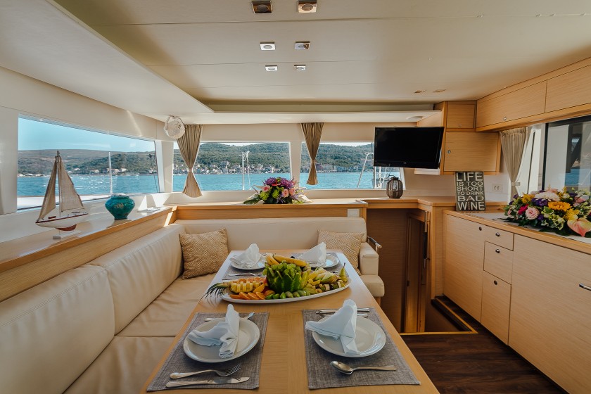 Lagoon 450 - Boatscribe.com