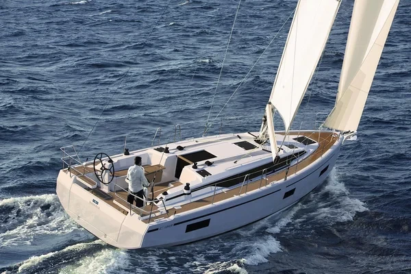 Bavaria C38 - Boatscribe.com